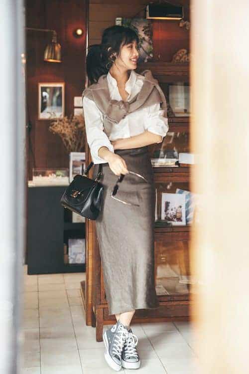 大人顔の人の春服