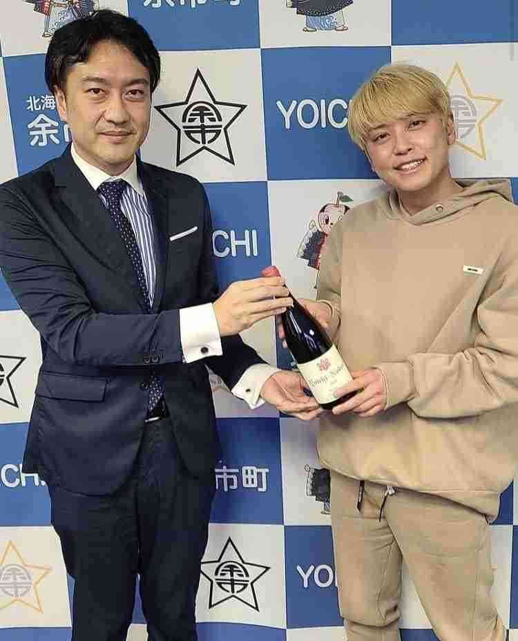 手越祐也、エステ騒動だけじゃない! YouTubeの再生回数も激減でささやかれる “深刻な地盤沈下”
