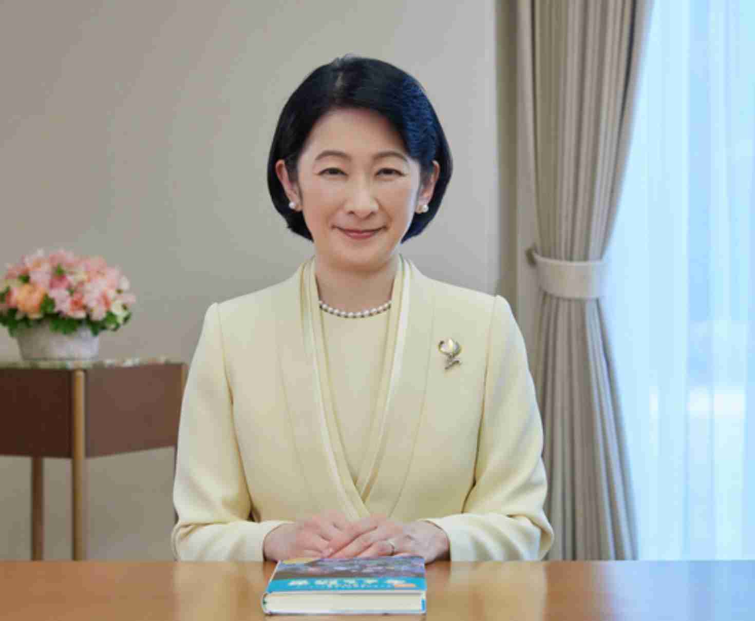 変な服を圧倒的なスタイルで着こなしているモデルの画像をください