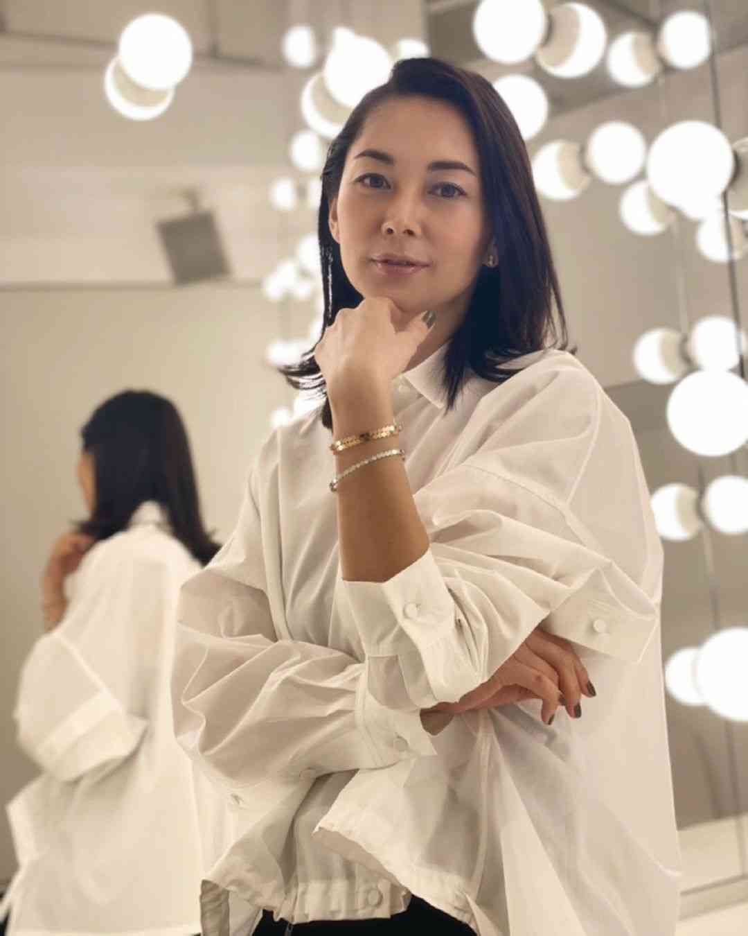 伊東美咲、車中のマスク姿など公開に「とても綺麗」「ほぼメイクしてなさそーでその美貌」