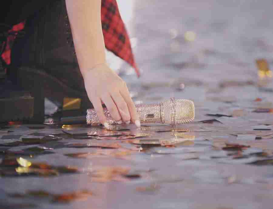 浜崎あゆみが意味深メッセージ「お決まりのつまんないルール、押し付けられたくない」