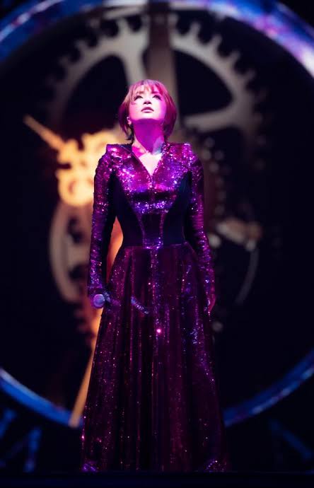 浜崎あゆみが意味深メッセージ「お決まりのつまんないルール、押し付けられたくない」