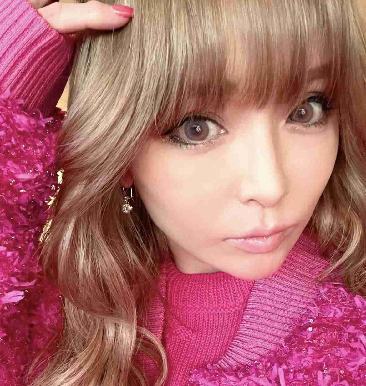 浜崎あゆみが意味深メッセージ「お決まりのつまんないルール、押し付けられたくない」