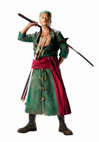 JOY「ONE　PIECE」ゾロのコスプレに「完成度すごいな」「実写化で行ける」「似合ってる」の声