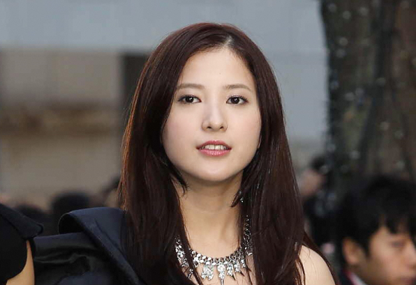 吉高由里子「久々令和のメイクなので」 美しい姿に「天使すぎ」「大優勝」「お綺麗です」の声