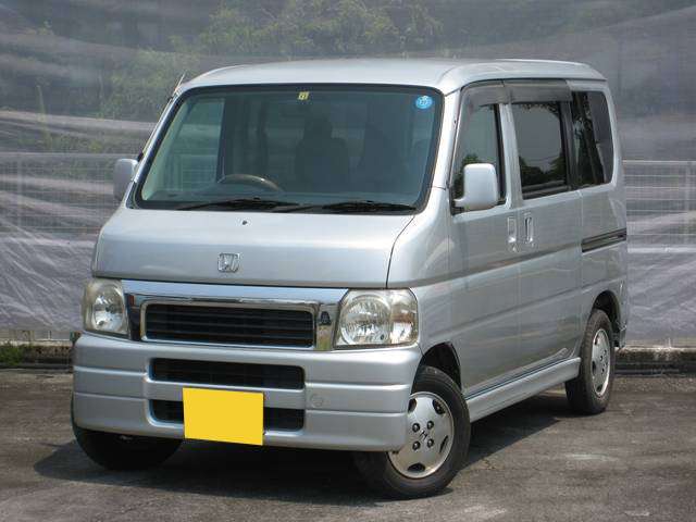 コンビニ駐車場の車内で仮眠の女性、男が抱え出し自分の車で移動し性的暴行