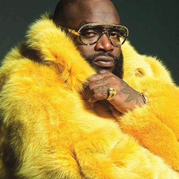 お洒落なパーカーコーデが見たい