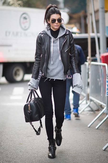 お洒落なパーカーコーデが見たい