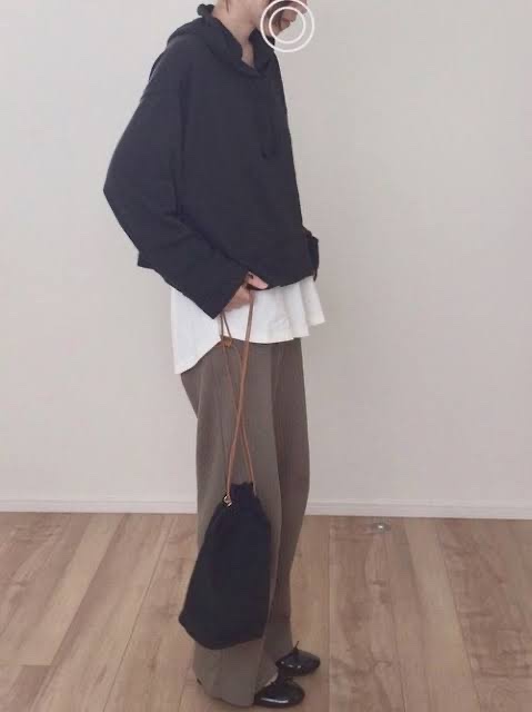 お洒落なパーカーコーデが見たい