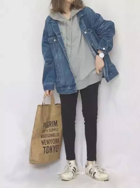 お洒落なパーカーコーデが見たい