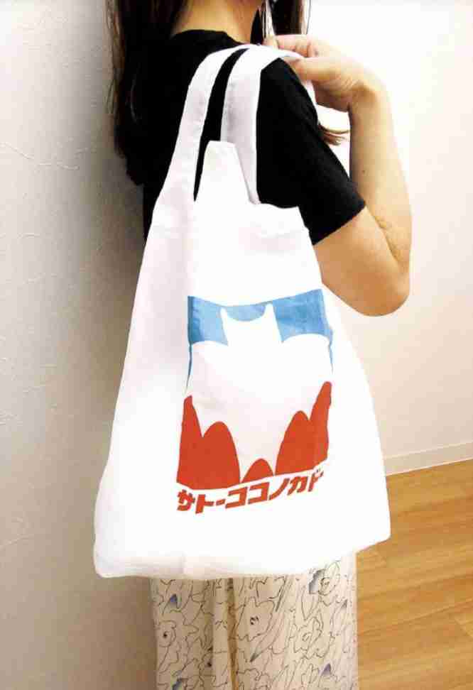クレヨンしんちゃん：GUと初コラボ　ぶりぶりざえもんのTシャツ　チョコビのポーチ