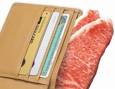 落ち込んでる人に食べ物を与えるトピ