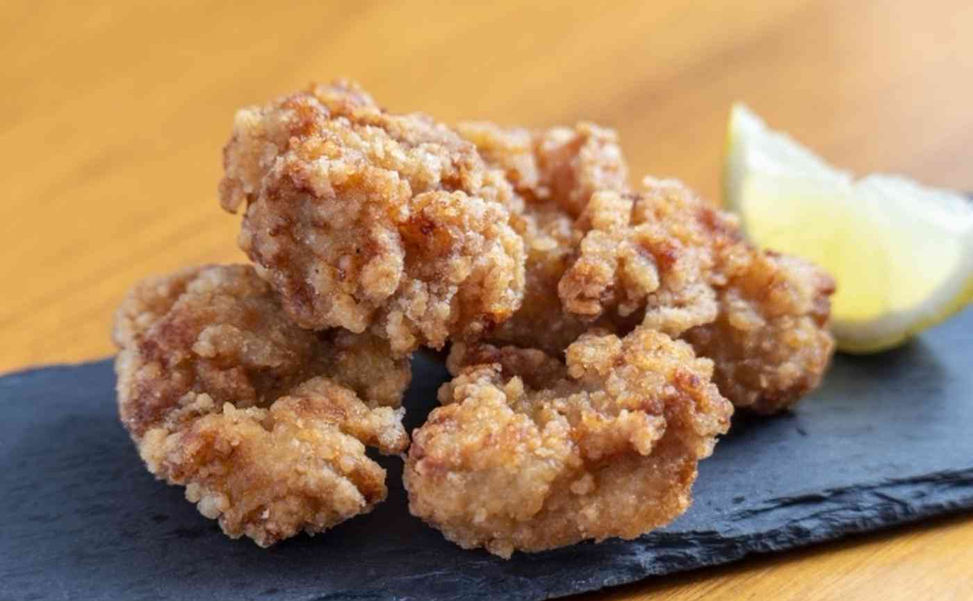 落ち込んでる人に食べ物を与えるトピ