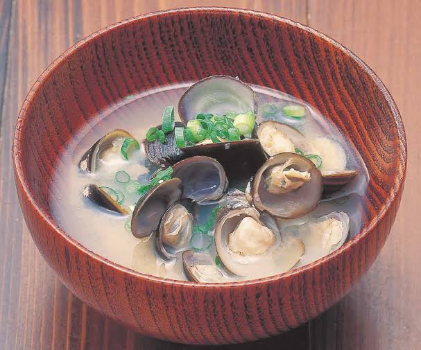 落ち込んでる人に食べ物を与えるトピ