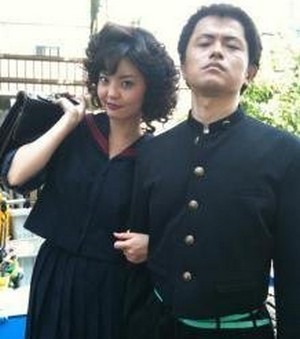 バカリズム「何回か断った」妻からのアプローチ 当時アイドル番組のMC担当「アイドルと…一番さむい」
