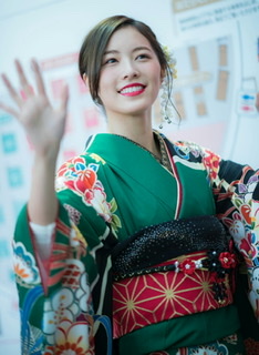松井珠理奈 セクシーなシースルー“黒猫ショット”に「超キュートでカワイイ」の声