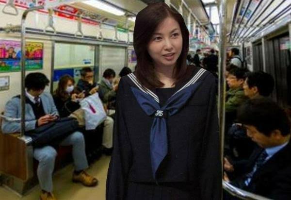 【電車通勤】制服のまま通勤してる人