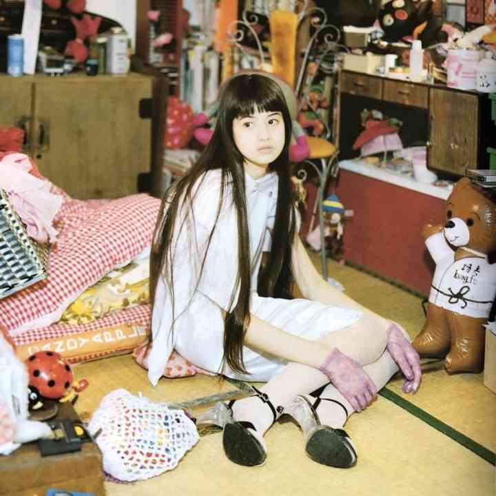 吉川ひなの、ビキニで長女と美しすぎるヨガポーズ「手足の長さ惚れ惚れします」など反響