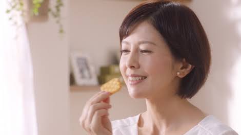 CMのワンシーンを見てなんのCMなのか分かったらプラス