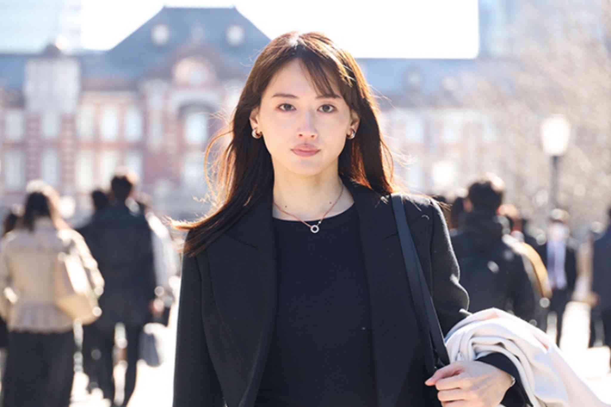 綾瀬はるか×大泉洋のポスタービジュアル完成 “月9”『元彼の遺言状』