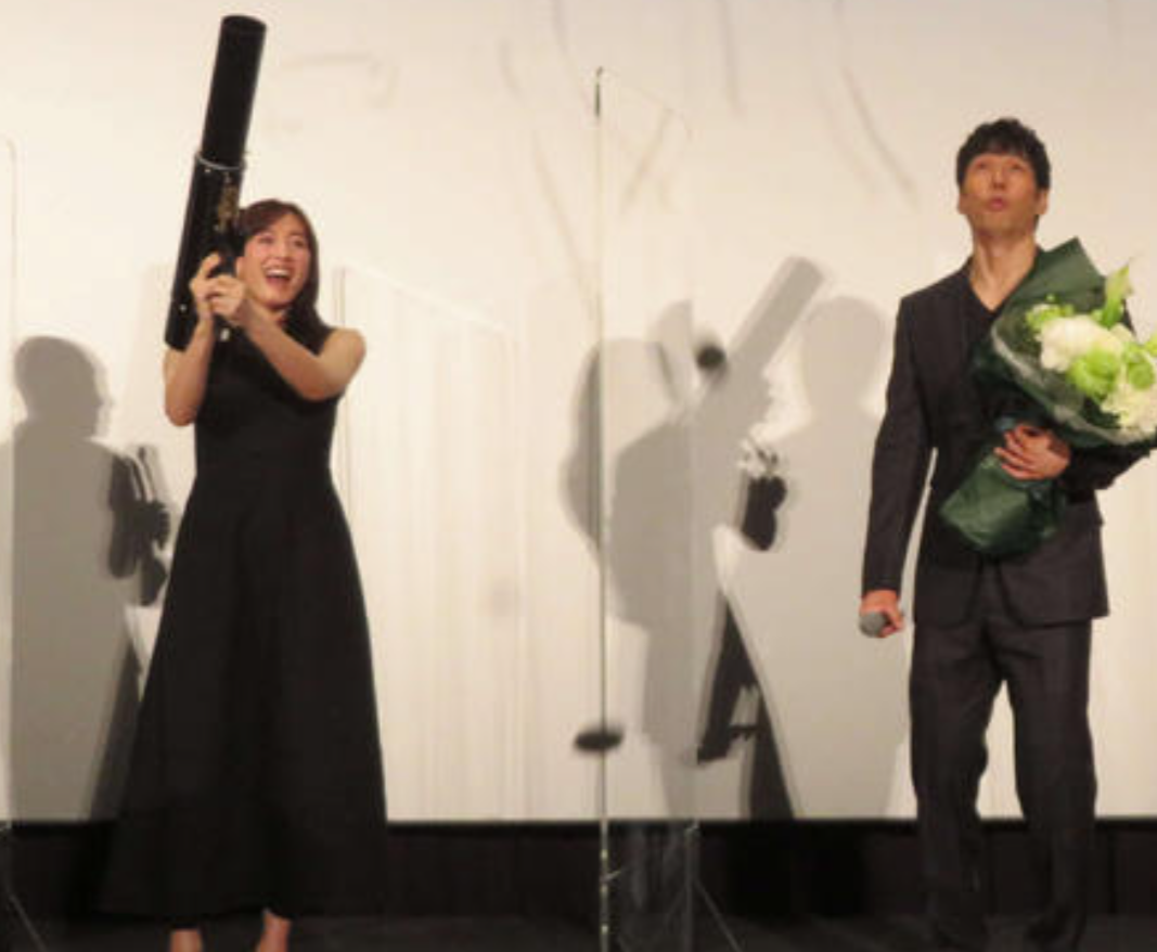 綾瀬はるか×大泉洋のポスタービジュアル完成 “月9”『元彼の遺言状』