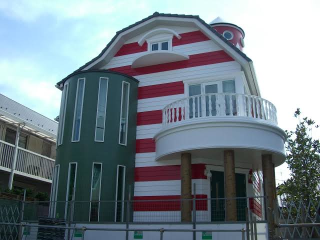 隣の家の外壁