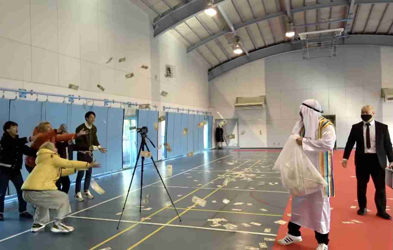 人気YouTuberの東海オンエア メンバーが1億円バラ撒く企画を実行