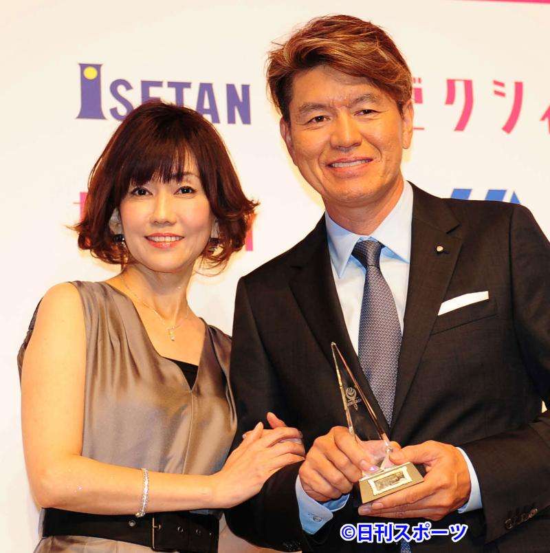 松本伊代　ヒロミとラブラブ2ショットで「結婚式記念日」祝う　28年前