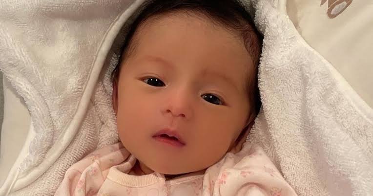 板野友美、０歳長女の顔出しショットに「お顔完成されてる」と反響…ミートフリーな手料理も披露