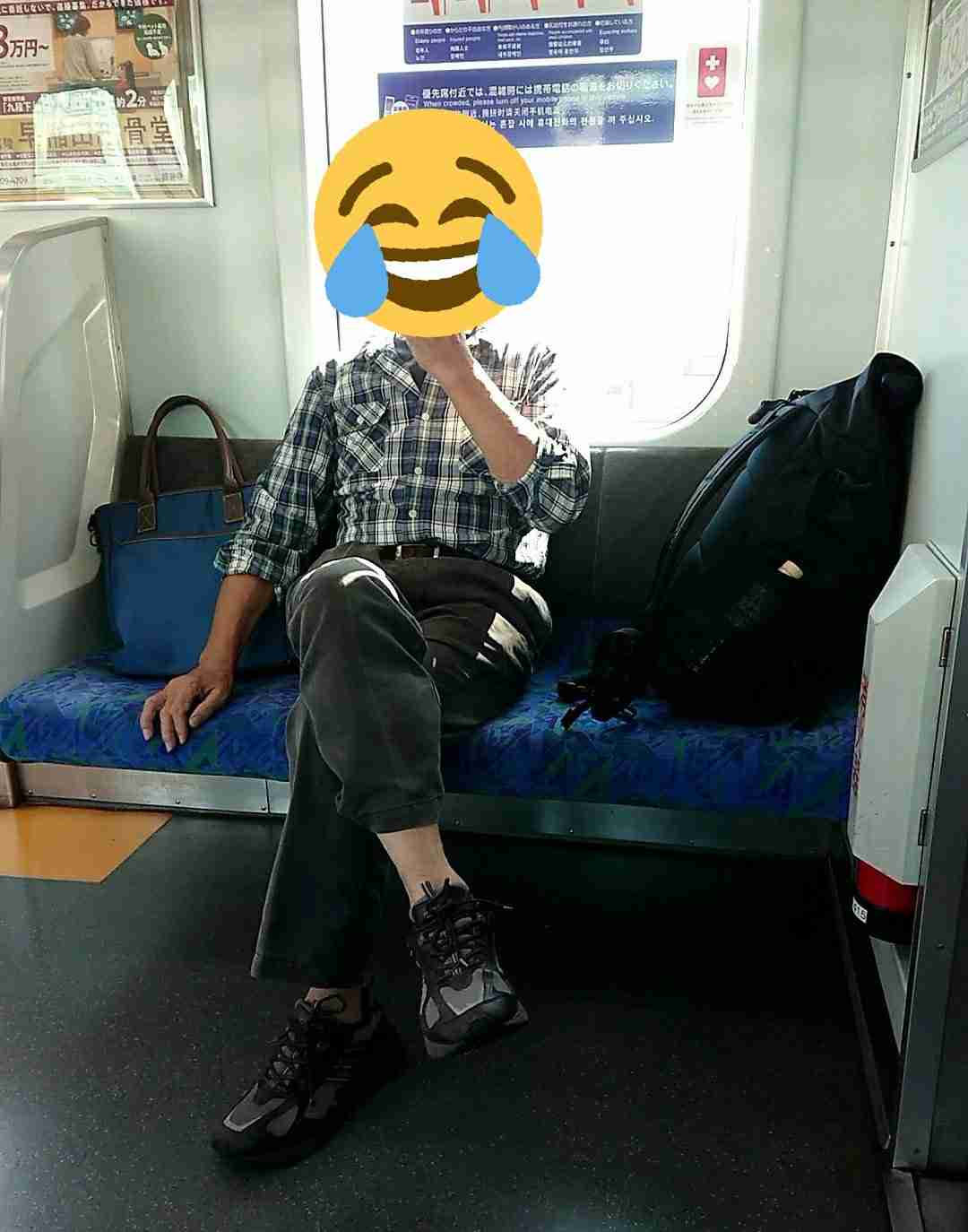 電車やバスの利用時に… 約半数が「優先席にはできるだけ座らない」「気が引ける」の声