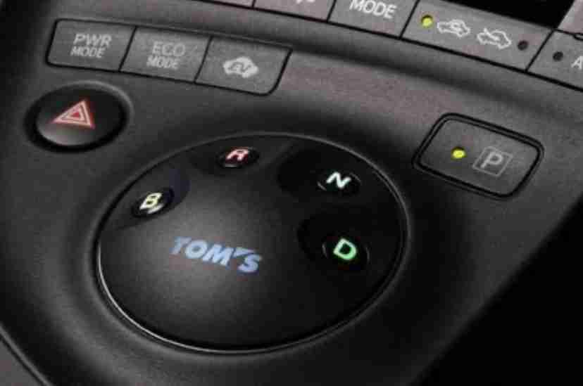 ホンダ新型「ステップワゴン」採用で話題! 「ボタン式シフト」実際どう思う? 賛否分裂なユーザーのリアルな意見とは?「進化受け入れるべき」の声も