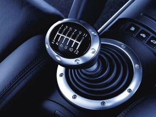 ホンダ新型「ステップワゴン」採用で話題! 「ボタン式シフト」実際どう思う? 賛否分裂なユーザーのリアルな意見とは?「進化受け入れるべき」の声も
