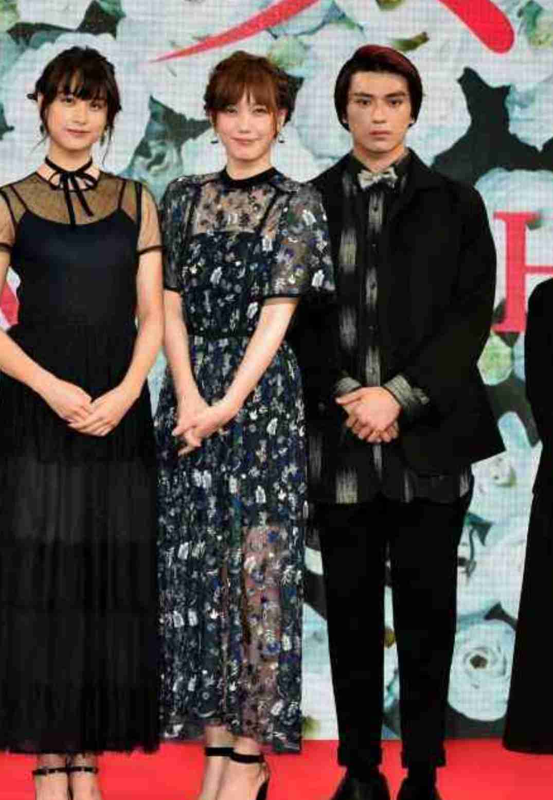 綾野剛“芸能界追放”ピンチで…あの俳優に期待の声があがる理由