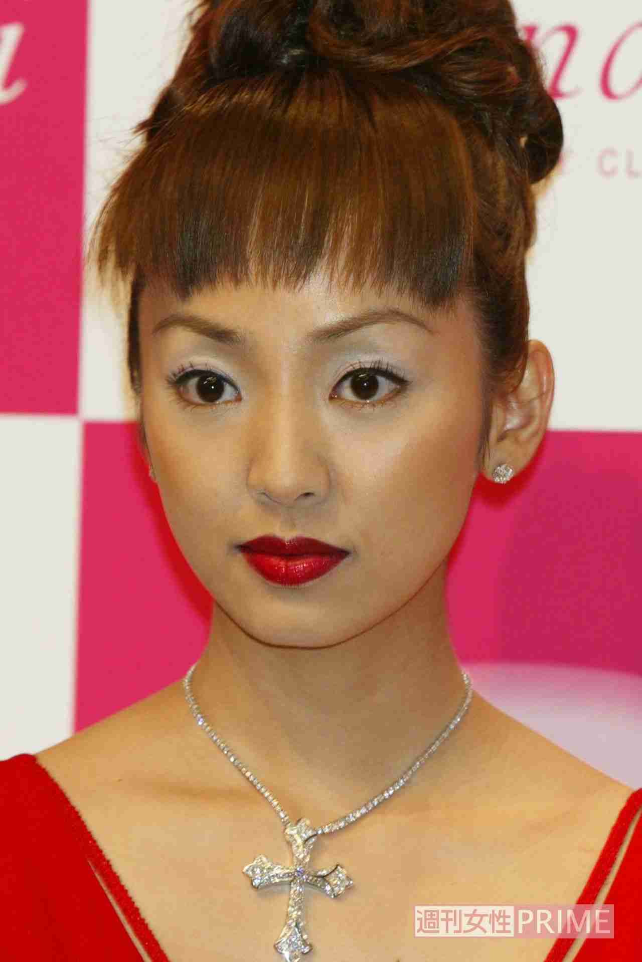 神田うの　ナイトブラにデニム姿披露「うのちゃんのくびれがほしい」「本当美しい」の声
