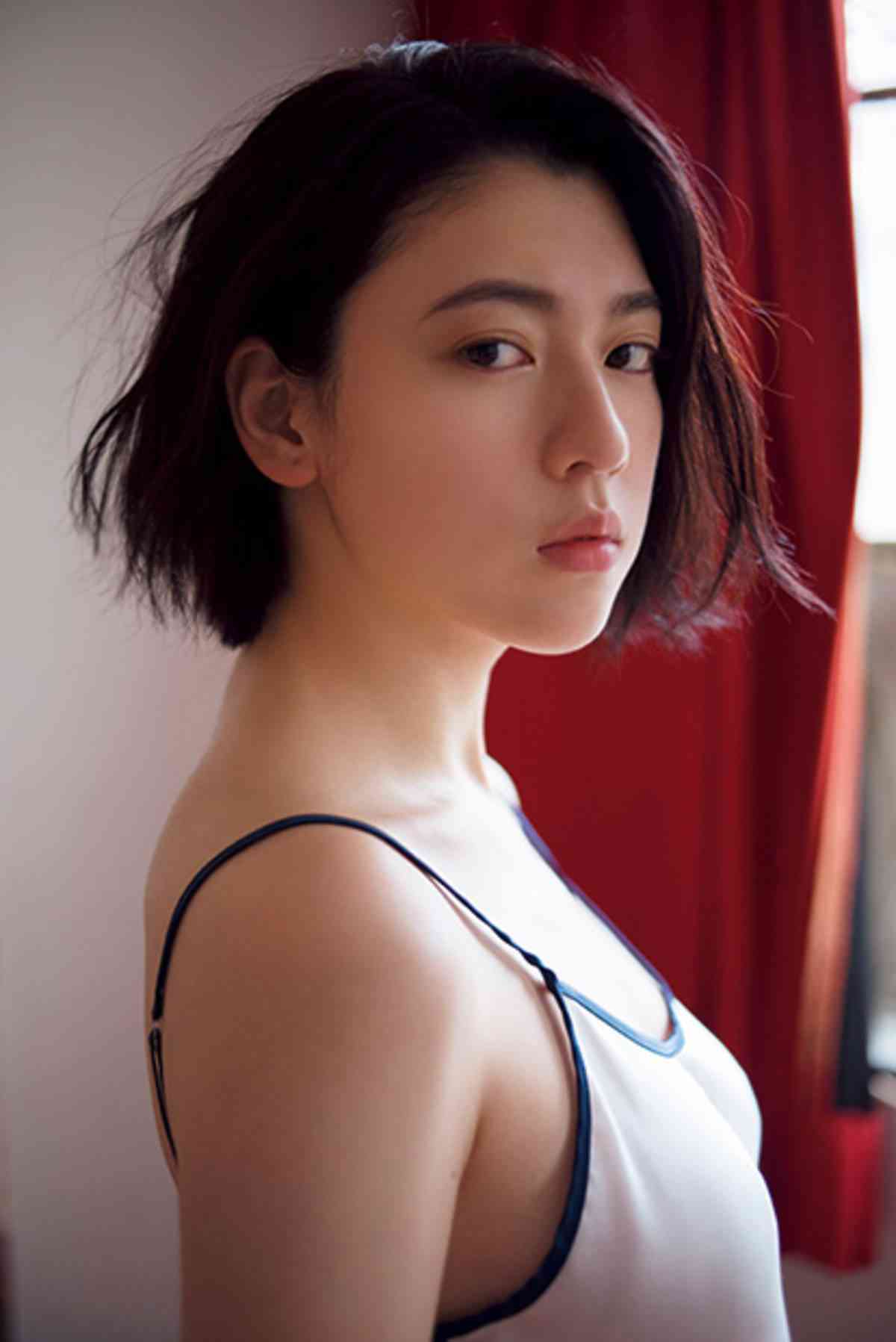 “毛穴がない!”三吉彩花、美肌をまじまじと見つめられ照れ 美肌維持する秘訣を紹介