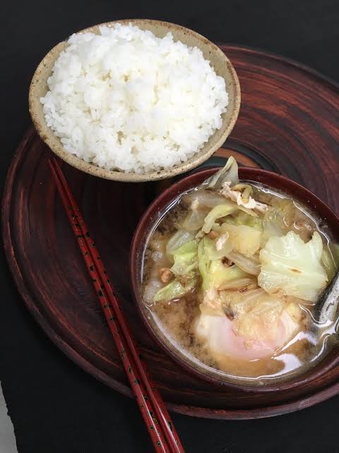 小林麻耶が再婚発表「父とは縁を切って “駆け落ち”」海老蔵への批判動画はすべて削除の急展開