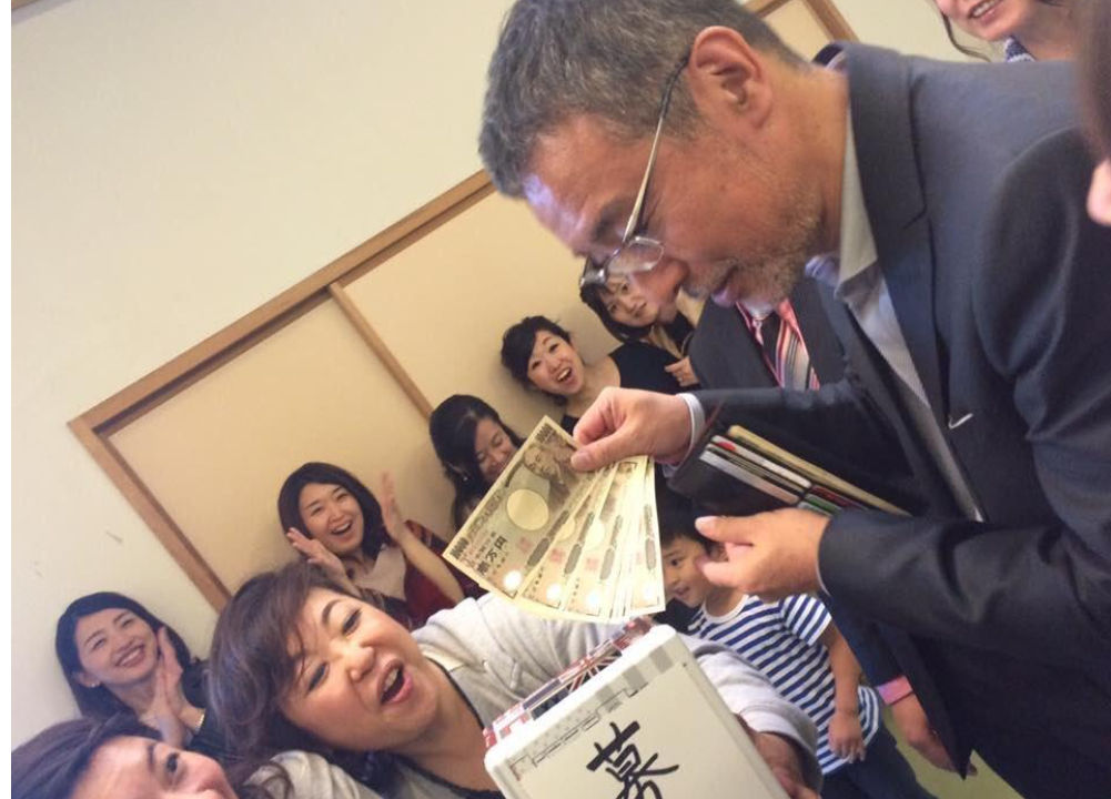 小林麻耶が再婚発表「父とは縁を切って “駆け落ち”」海老蔵への批判動画はすべて削除の急展開