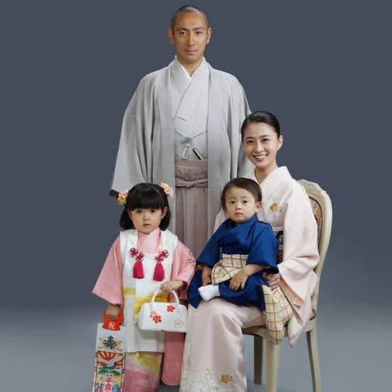 小林麻耶が再婚発表「父とは縁を切って “駆け落ち”」海老蔵への批判動画はすべて削除の急展開