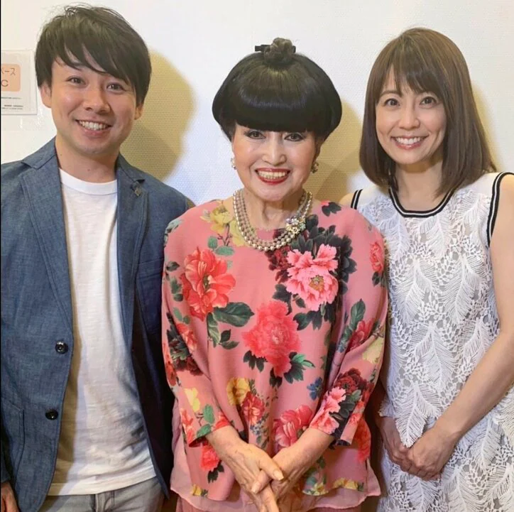 小林麻耶が再婚発表「父とは縁を切って “駆け落ち”」海老蔵への批判動画はすべて削除の急展開