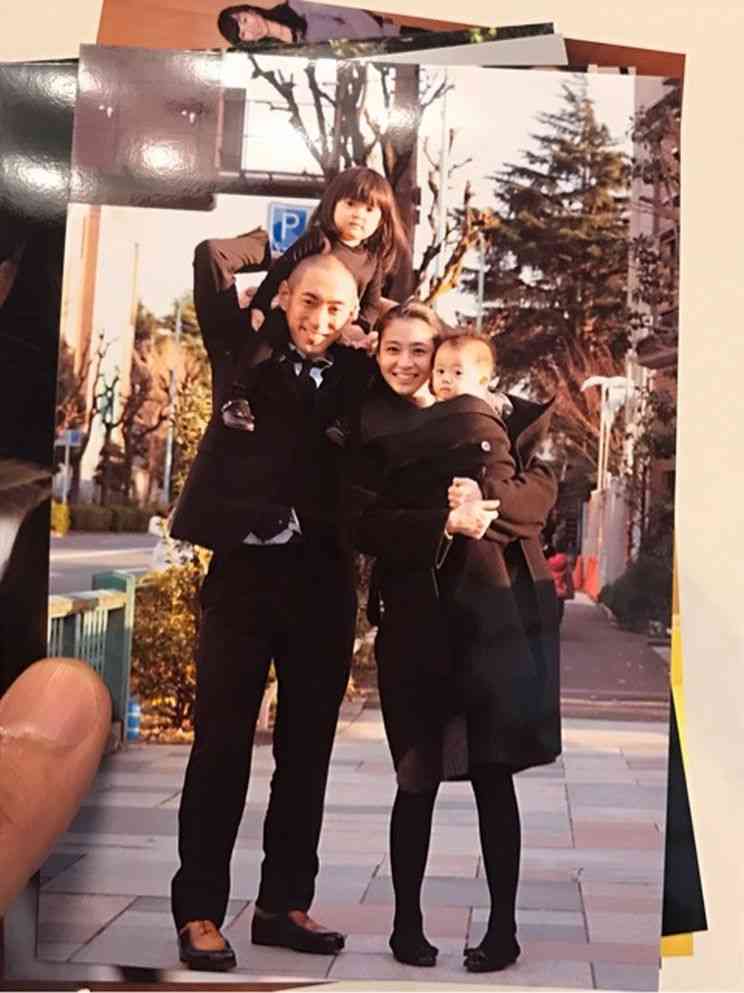 小林麻耶が再婚発表「父とは縁を切って “駆け落ち”」海老蔵への批判動画はすべて削除の急展開