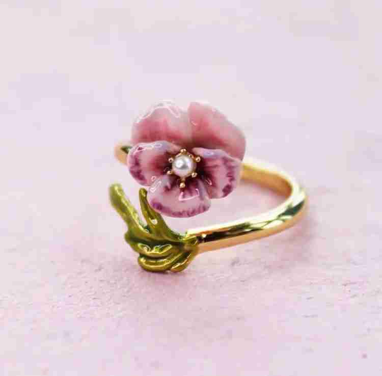 植物モチーフのアクセサリー