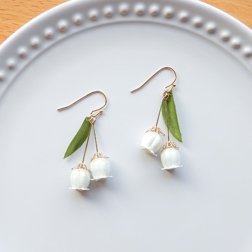 植物モチーフのアクセサリー