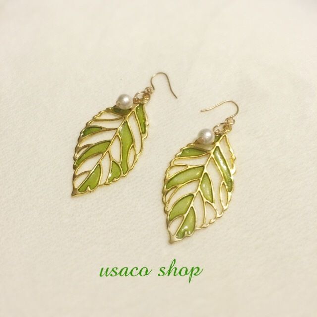 植物モチーフのアクセサリー