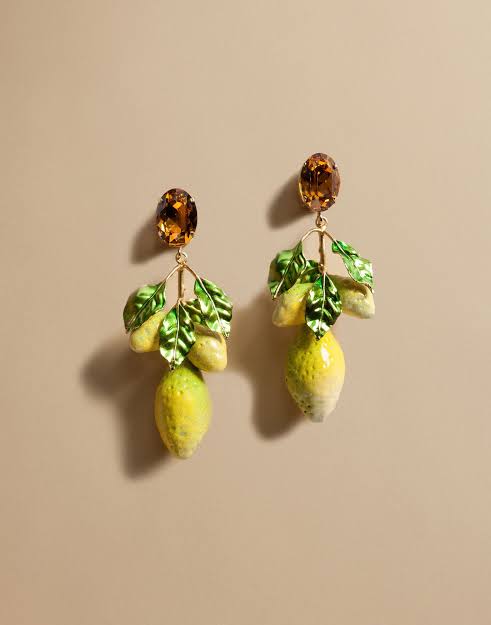 植物モチーフのアクセサリー