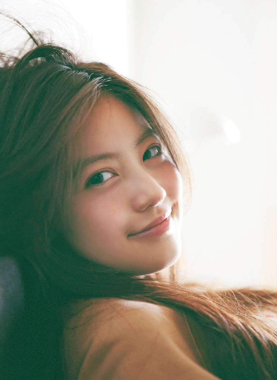 今田美桜：ノースリーブワンピで爽やかに　美髪なびかせ「パンテーン」新CM