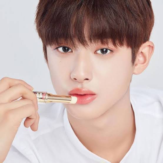 唇をぷるぷるに見せたい