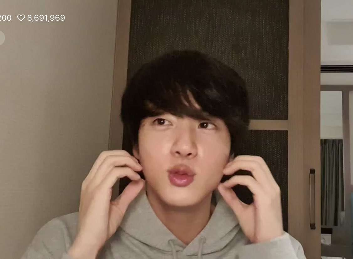 唇をぷるぷるに見せたい