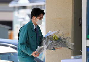 遭難の観光船の運営会社社長 献花台の前で深く一礼も花を手向けず