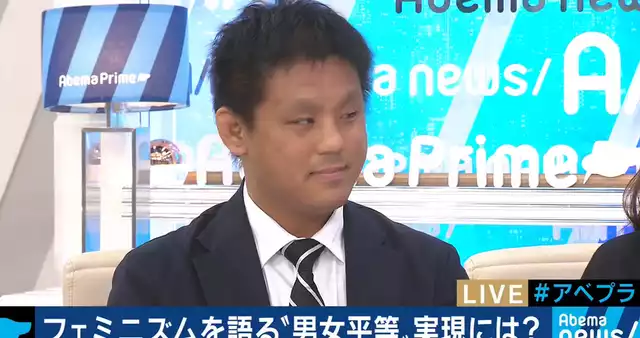 日経新聞に掲載の広告に「時代錯誤すぎる」「大手新聞にこの広告はない」の声 “胸の大きい女子高生”漫画が物議