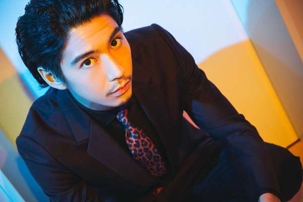 榮倉奈々＆賀来賢人、夫婦でファッション誌のカバー飾る インタビューでは“家族”を語る